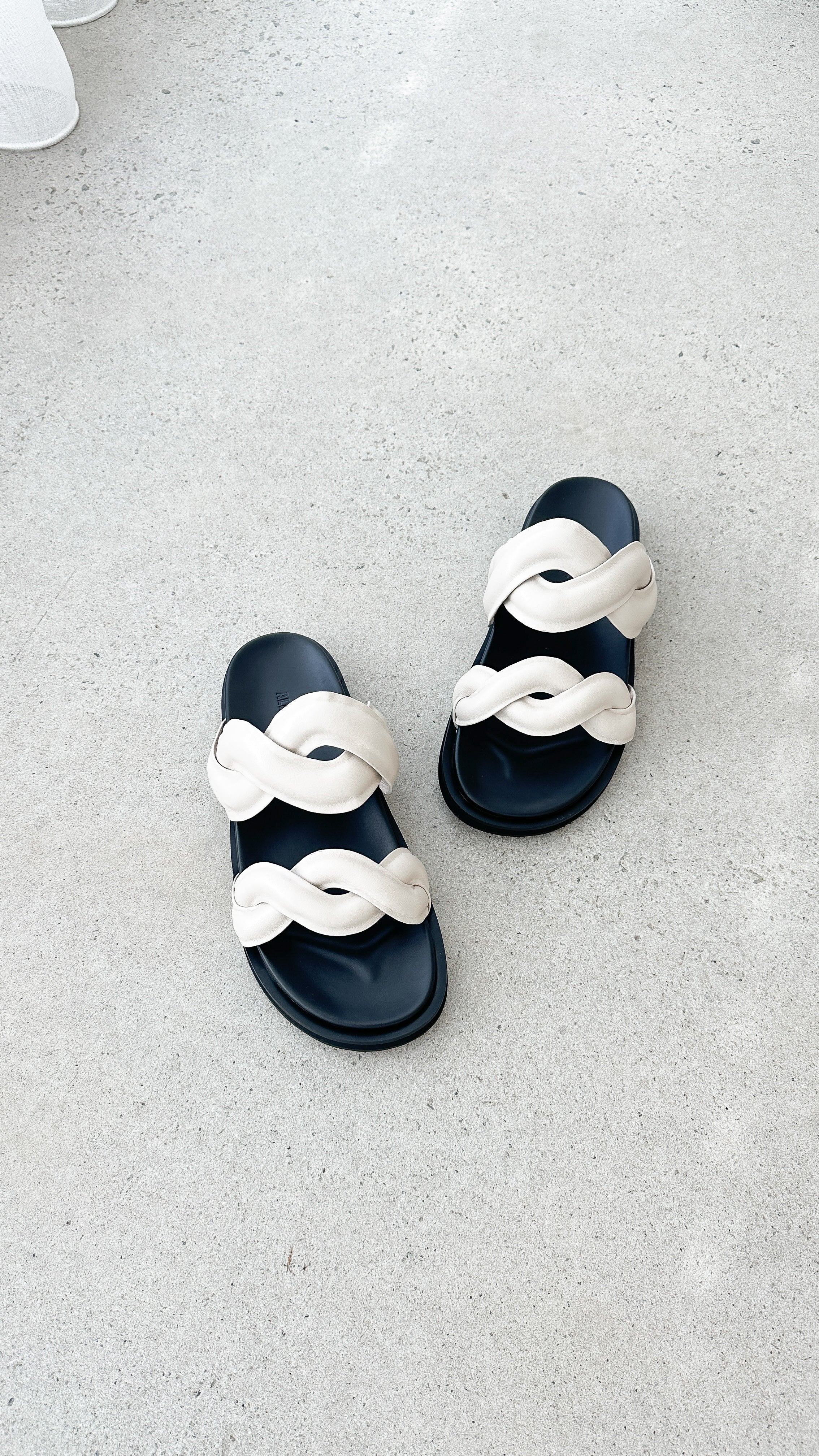 Pantone Slide - Bone Leather